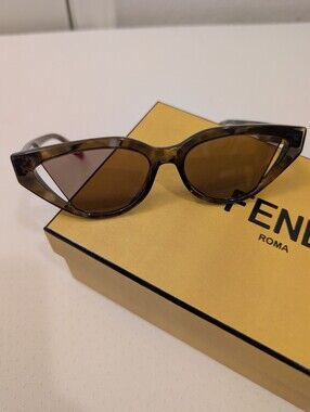 Authentic Fendi Way Brown Cat-Eye Sunglasses Tortoise Acetate Luxury Frame